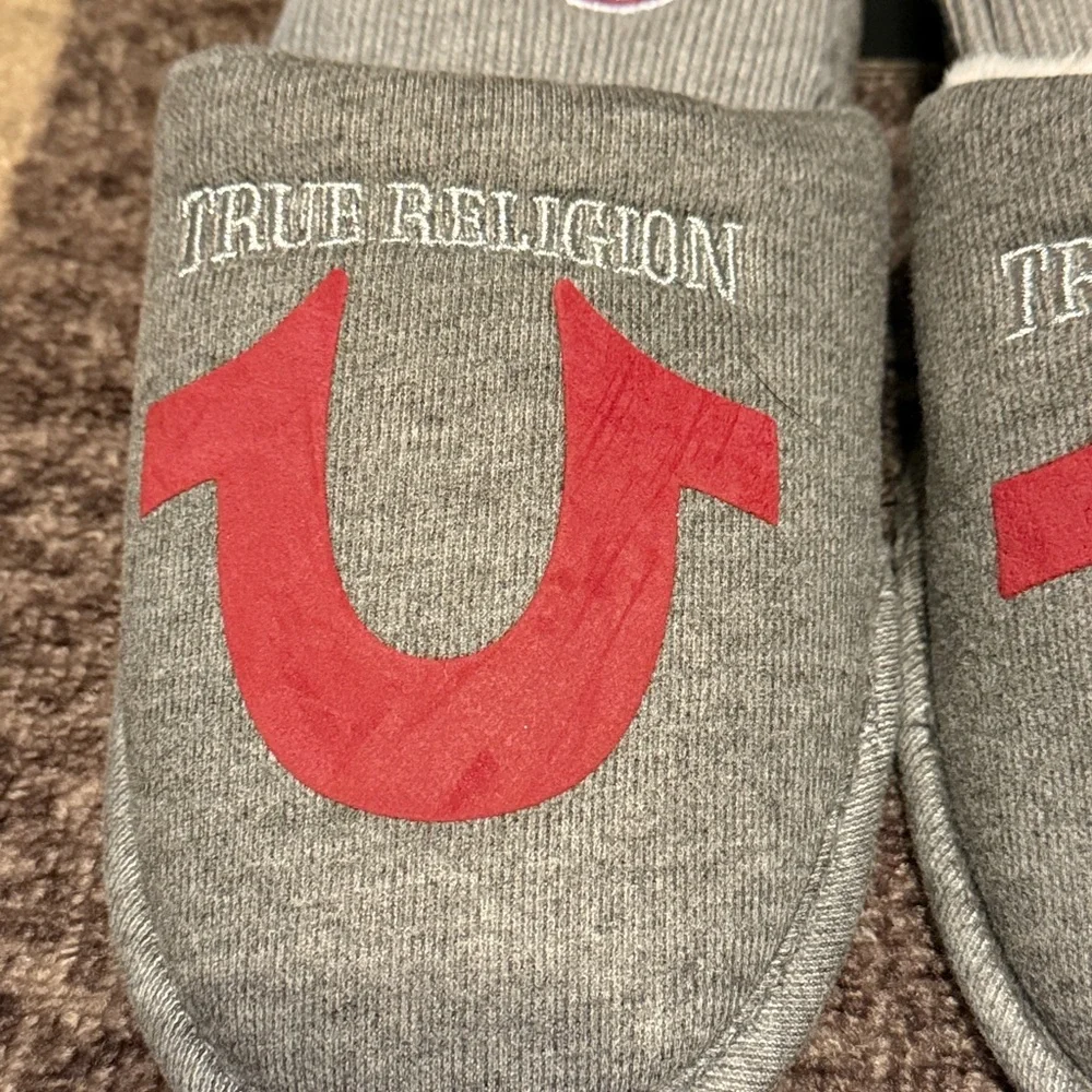 True Religion Gray and Red/Maroon Men's Sock and Slipper Set men’s Small 7-8